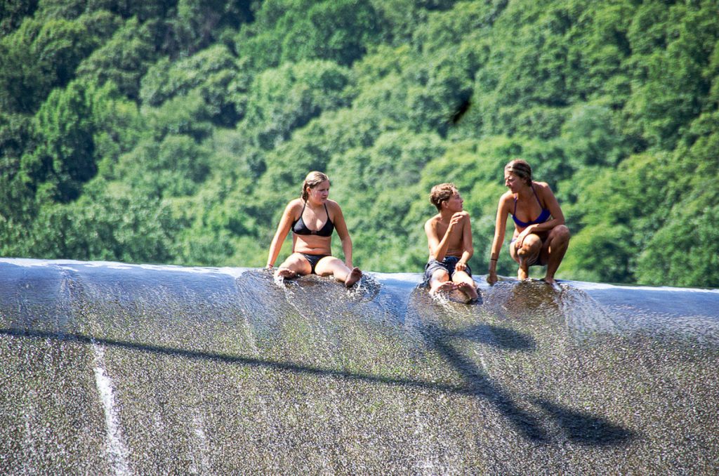 Gabfest on the Dam Breast