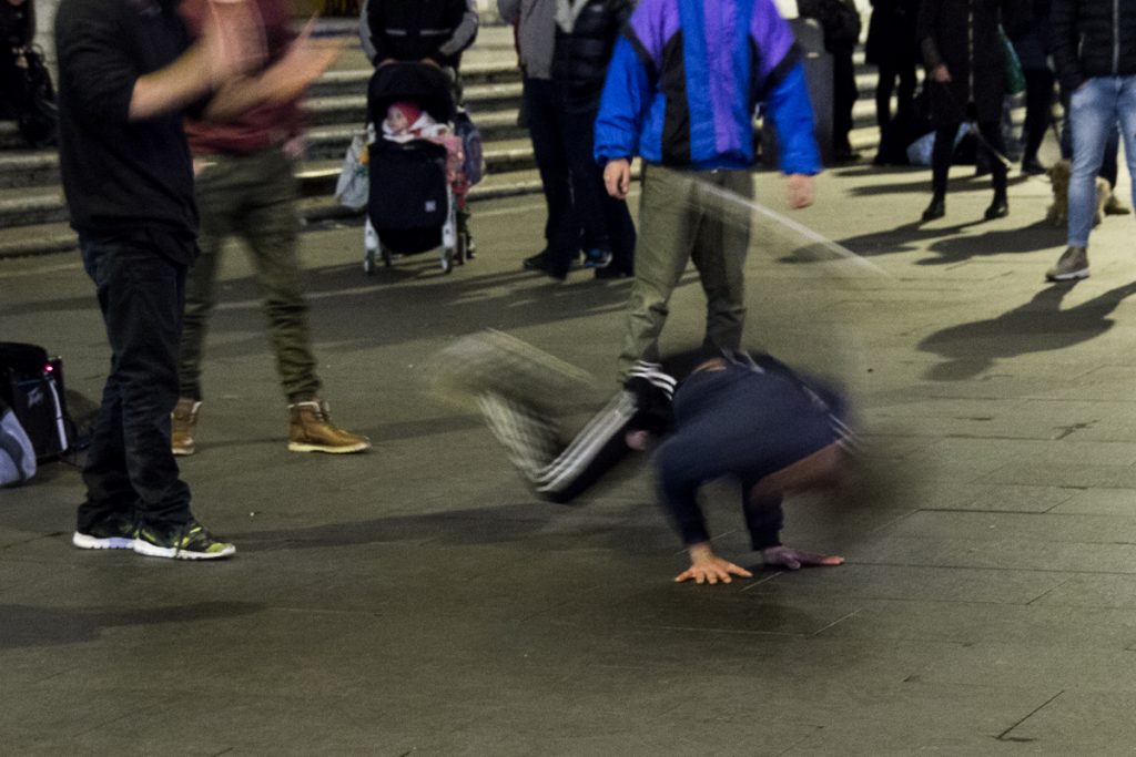 Break Dancing: Piazza di Pietra