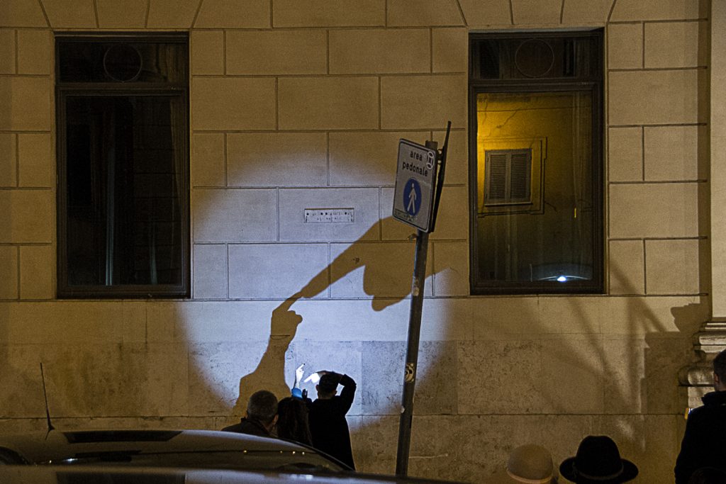 Shadow Puppets: Piazza di Pietra